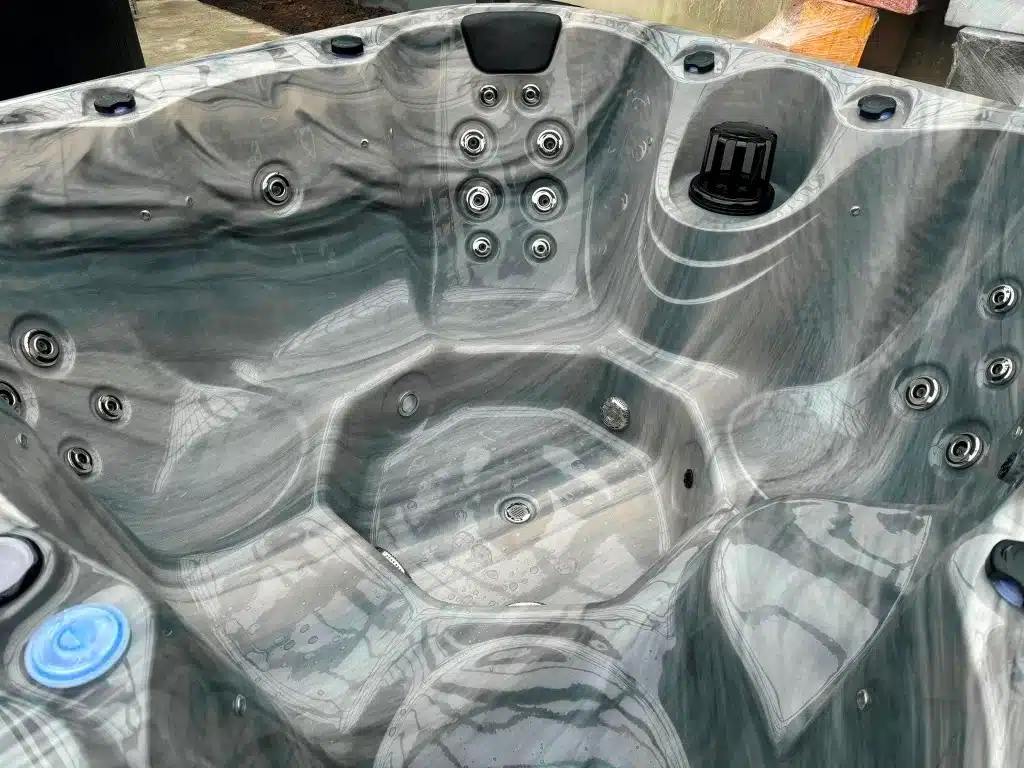 TOPÁZ PRÉMIUM AKRIL 4 személyes fatüzelésű jacuzzi 13 TOPÁZ PRÉMIUM AKRIL 4 személyes fatüzelésű jacuzzi