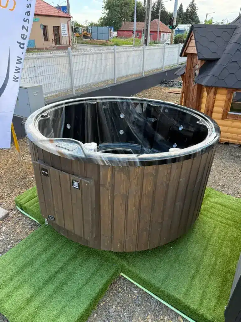 MEGÚJULT LUX IN - 6 SZEMÉLYES ELEKTROMOS PRÉMIUM MÁRVÁNY AKRIL DÉZSAFÜRDŐ, WELLNESS CSOMAGBAN