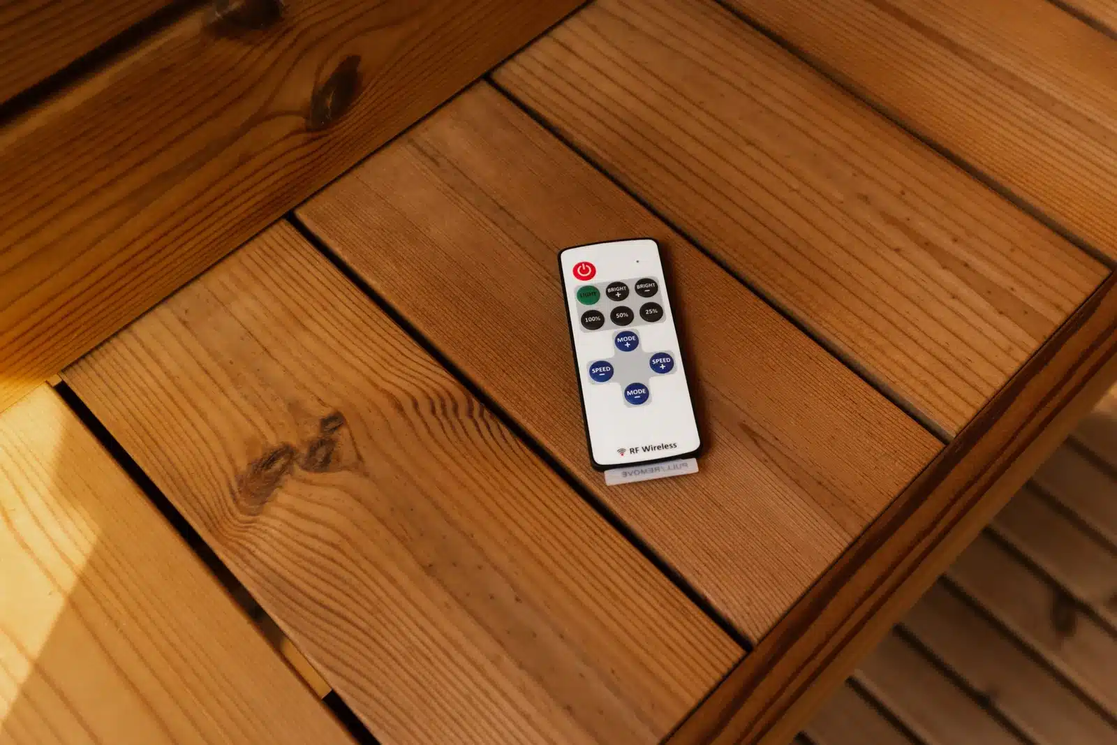 4 SZEMÉLYES ÉSZAKI FENYŐ MINI SZAUNA ELEKTROMOS FŰTÉSSEL - LAPRASZERELT 2 4 SZEMÉLYES ÉSZAKI FENYŐ MINI SZAUNA ELEKTROMOS FŰTÉSSEL - LAPRASZERELT