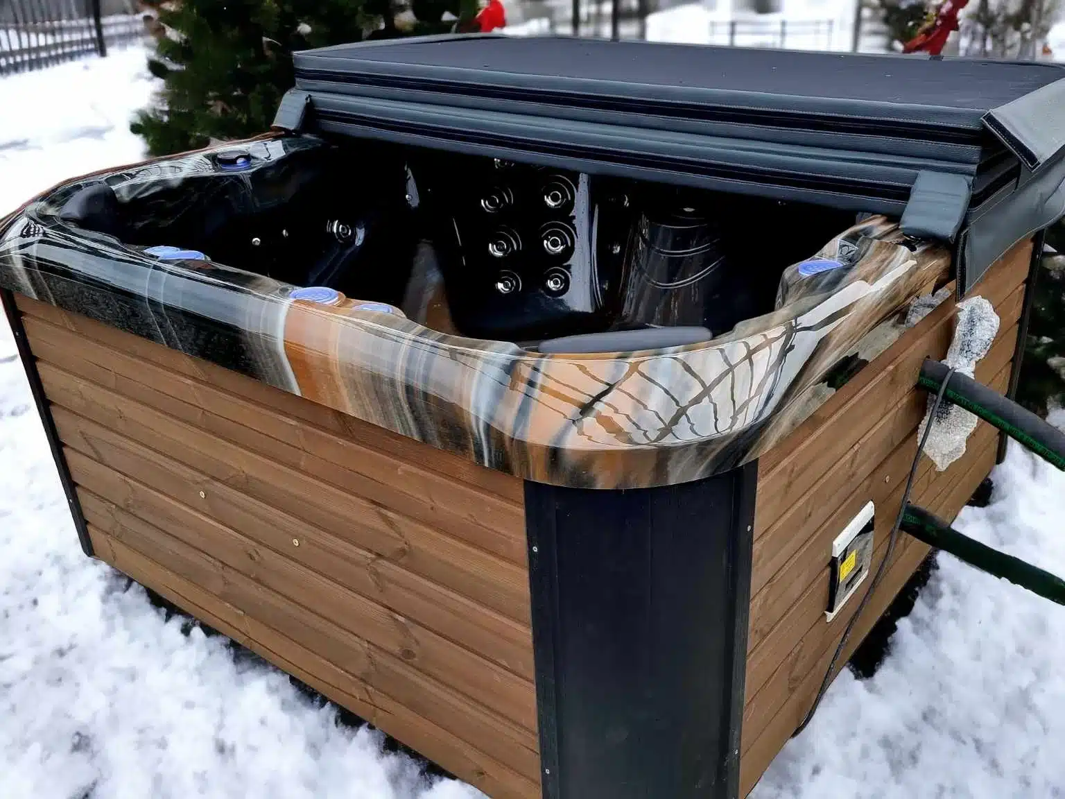 TOPÁZ PRÉMIUM AKRIL 4 személyes fatüzelésű jacuzzi 11 TOPÁZ PRÉMIUM AKRIL 4 személyes fatüzelésű jacuzzi