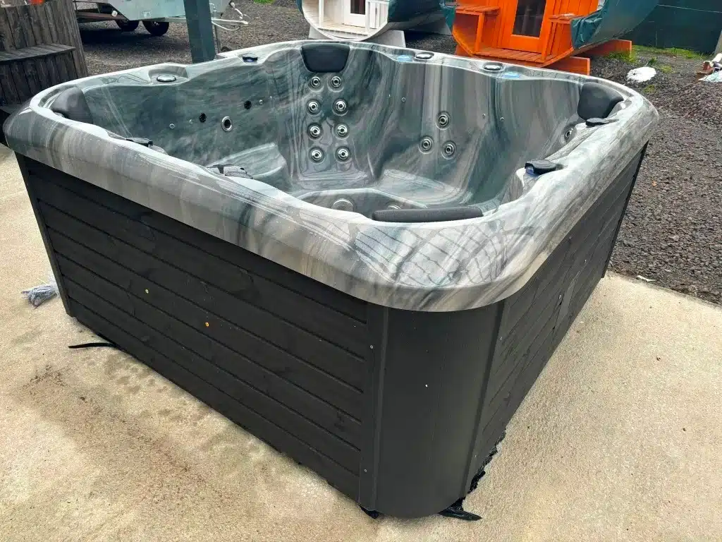TOPÁZ PRÉMIUM AKRIL 4 személyes fatüzelésű jacuzzi 16 TOPÁZ PRÉMIUM AKRIL 4 személyes fatüzelésű jacuzzi