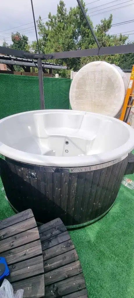 PEARL 6 személyes INTEGRÁLT KÁLYHÁS üvegszálas dézsafürdő 3 PEARL 6 személyes INTEGRÁLT KÁLYHÁS üvegszálas dézsafürdő