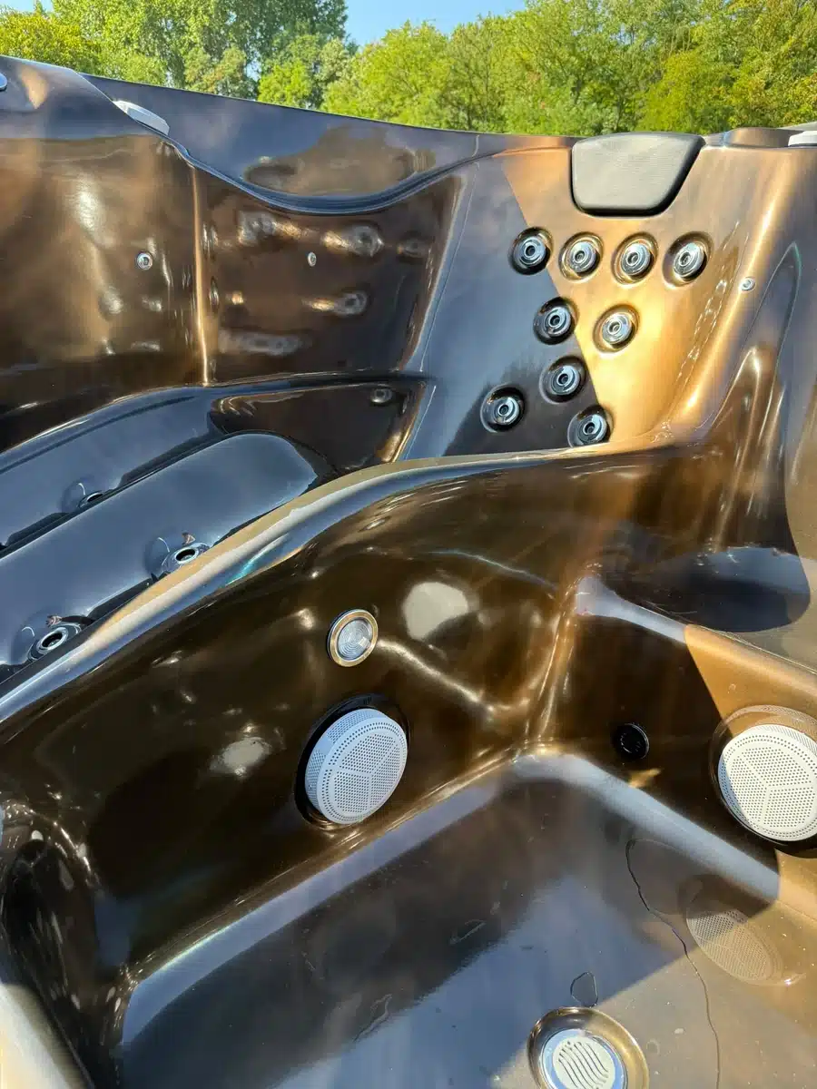 OPAL – 6 SZEMÉLYES PRÉMIUM USA AKRIL DÉZSAFÜRDŐ BELSŐ FATÜZELÉSŰ KÁLYHÁVAL 23 OPAL – 6 SZEMÉLYES PRÉMIUM USA AKRIL DÉZSAFÜRDŐ BELSŐ FATÜZELÉSŰ KÁLYHÁVAL