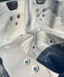 Grande 8 személyes Négyszögletes akril 8 személyes dézsafürdő GECKO 3 KW elektromos fűtéssel