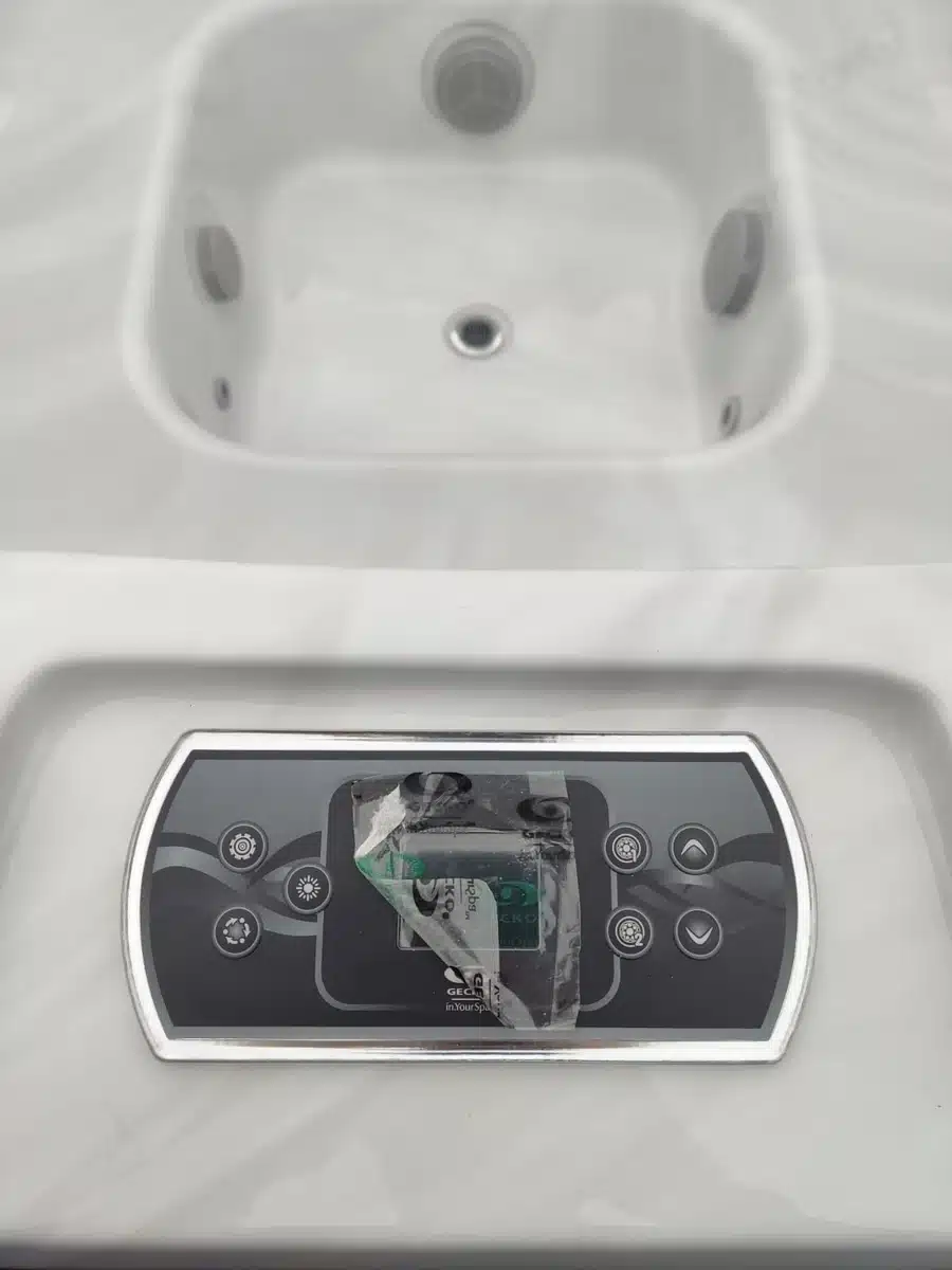 TOPÁZ PRÉMIUM AKRIL 4+3 SZEMÉLYES DÉZSAFÜRDŐ ELEKTROMOS KÁLYHÁVAL 6 TOPÁZ PRÉMIUM AKRIL 4+3 SZEMÉLYES DÉZSAFÜRDŐ ELEKTROMOS KÁLYHÁVAL – 6. kép